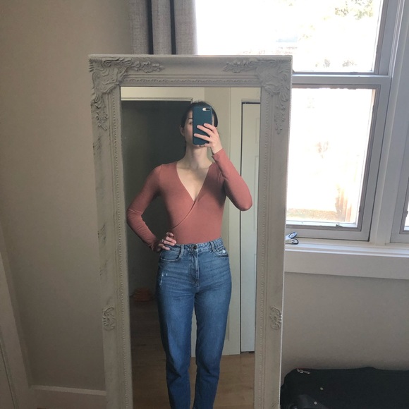 ❤️🔥Aritzia Crossover Bodysuit❤️🔥 - Picture 5 of 7